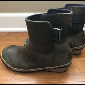 Sorel midhigh booties